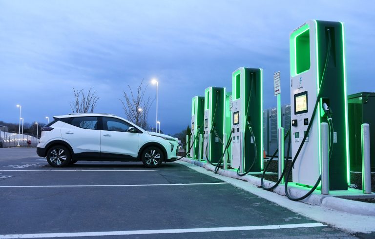 400,000 charging stations in India as it eyes 2m EVs